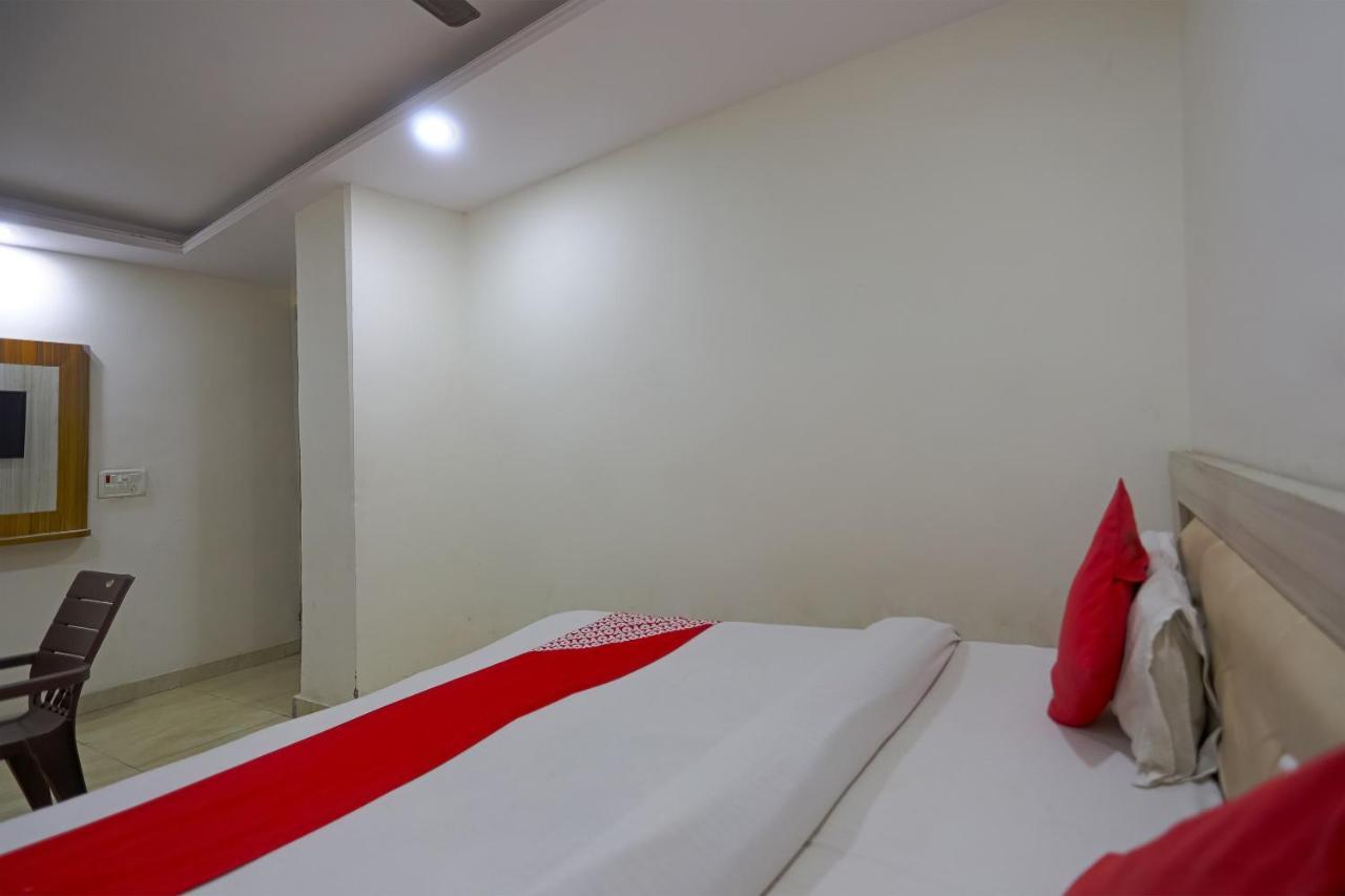 Oyo Flagship 79289 Hotel Grand Keshav Ghaziabad Eksteriør billede